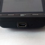 Mini USB介面作同步及充電用。