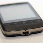 Touch2的Mini USB介面用以充電及同步。