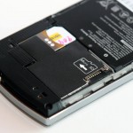 neoTouch可透過micro SD擴展儲存容量，但要打開底蓋才可插入記憶卡。